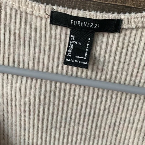 Forever 21 crop top - Picture 2 of 2